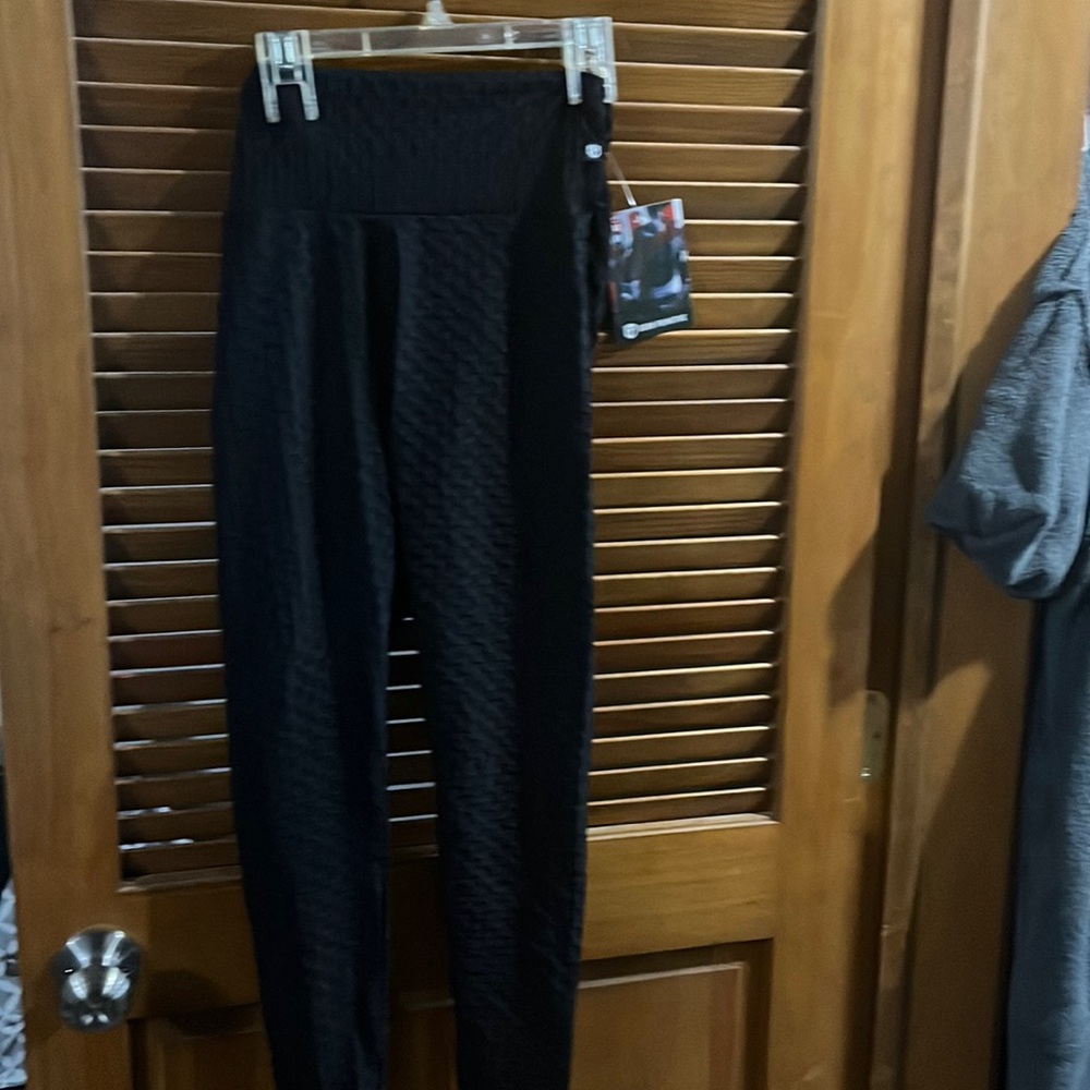 Born primitive M summit leggings black, never worn